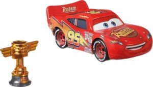 cuantas copas pistón tiene el rayo mcqueen en cars 3